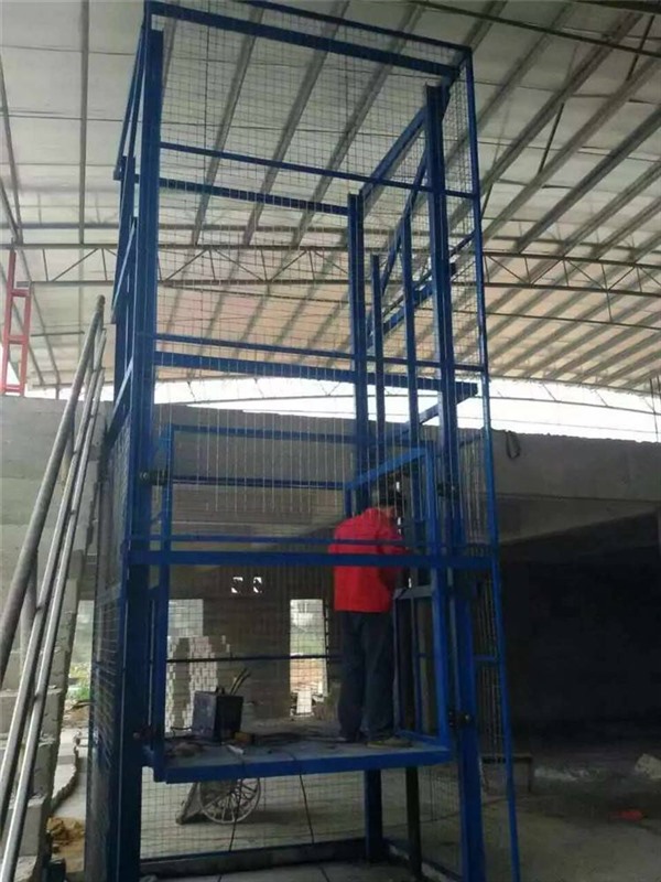 導(dǎo)軌式液壓升降機(jī)